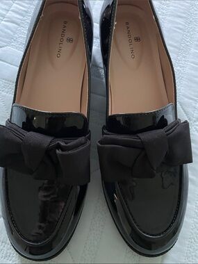 NWOT Bandolino Black Patent Bow Loafers